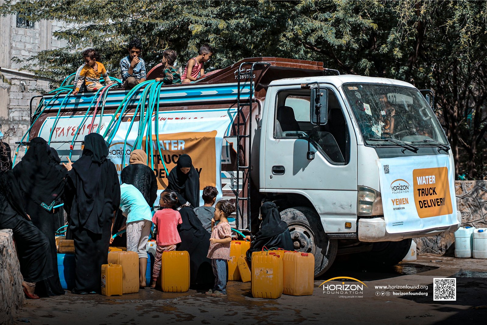💧 استجابةً للنزوح الجديد في تعز.. مؤسسة هورايزون للتنمية توفّر 260 ألف لتر من مياه الشرب الآمنة